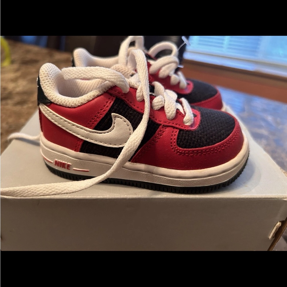 Nike Kids Sneakers in Red and Black
